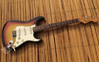 Fender Stratocaster 1965 3 Color Sunburst