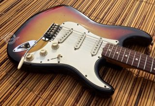 Fender Stratocaster 1965 3 Color Sunburst
