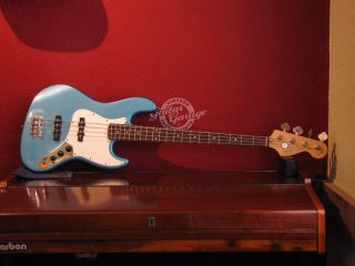 	Squier Jazz Bass 2013 Affinity Series Lake Placid Blue