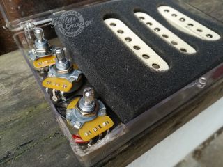  	Captadores Fender Vintage Noiseless para Stratocaster